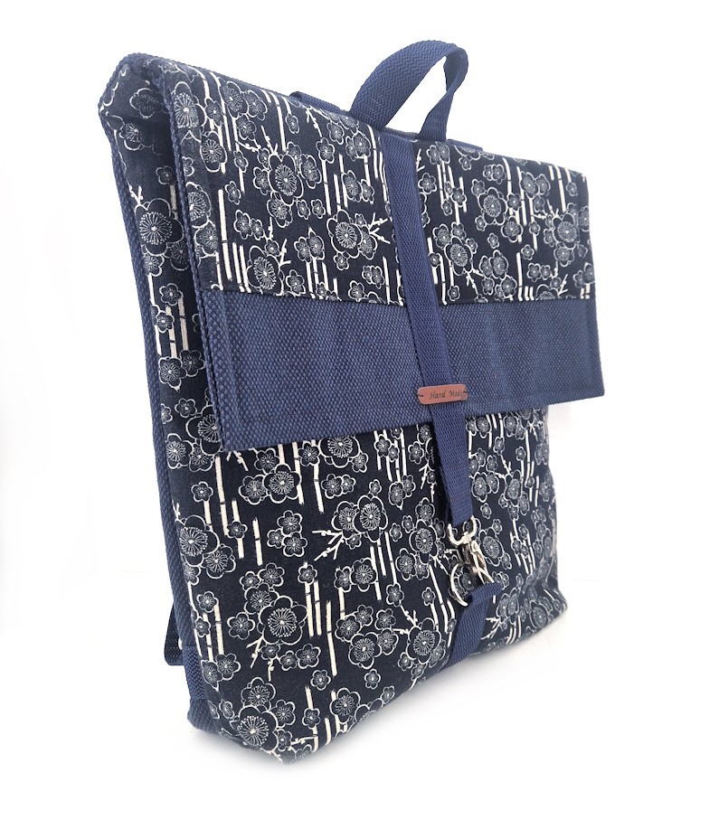 10049 Blütenblauer Damen-Rucksack Seitenansicht links